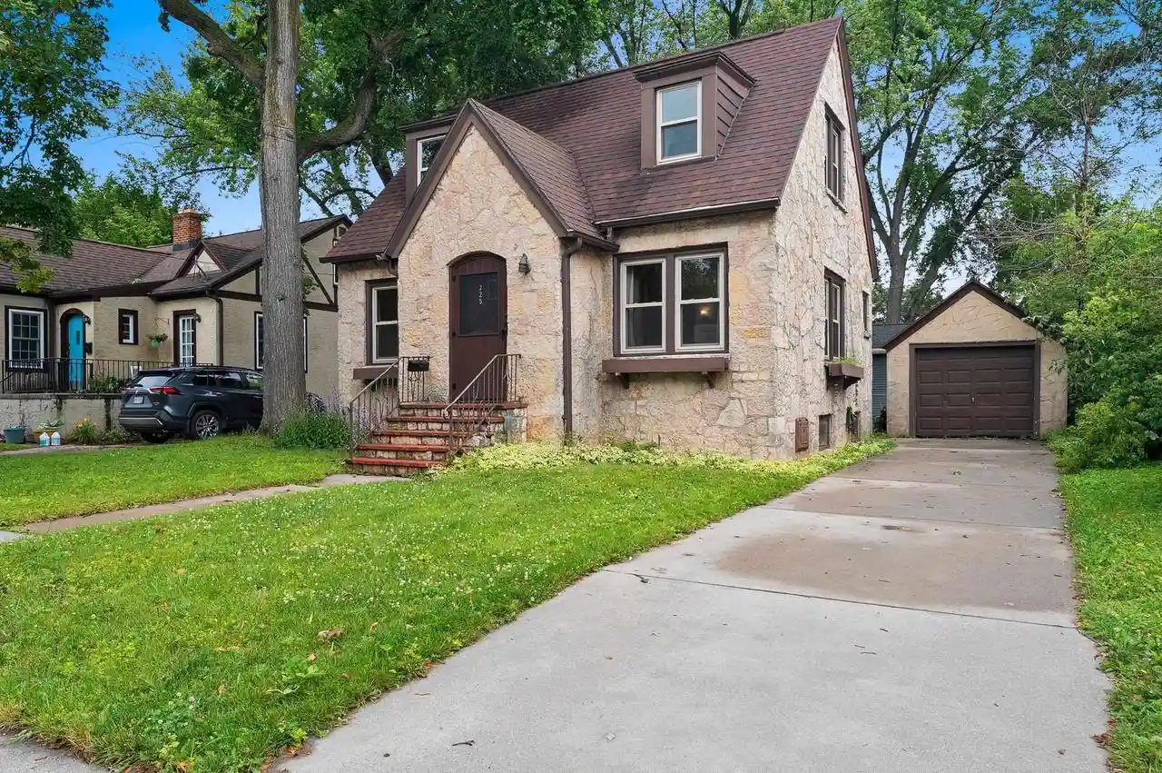 Homes for sale in Green Bay, WI | 225 Gray Street Street, Green Bay, WI 54303 | MLS# 50328528