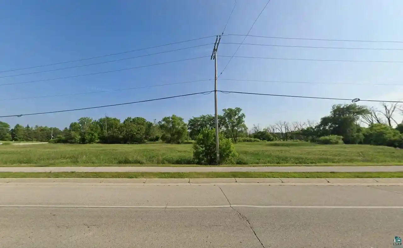 2nd image of N56w20225 Silver Spring Dr Dr, Menomonee Falls, WI 53051 | MLS# 6126565
