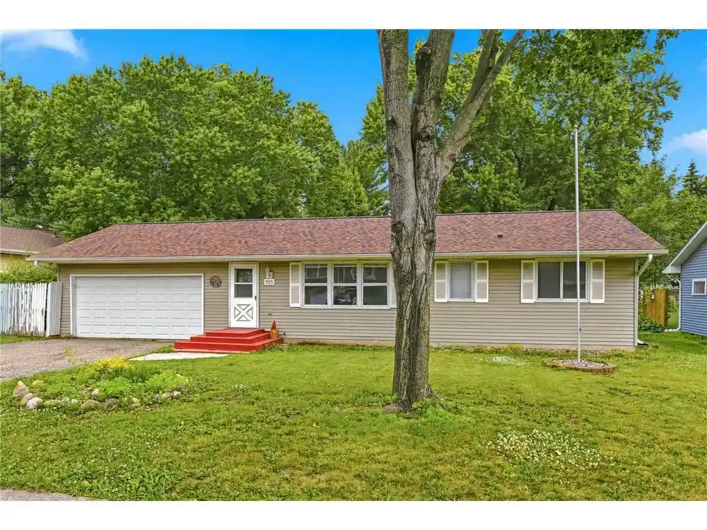 1st image of 925 Roosevelt Street Street, River Falls, WI 54022 | MLS# 7103478