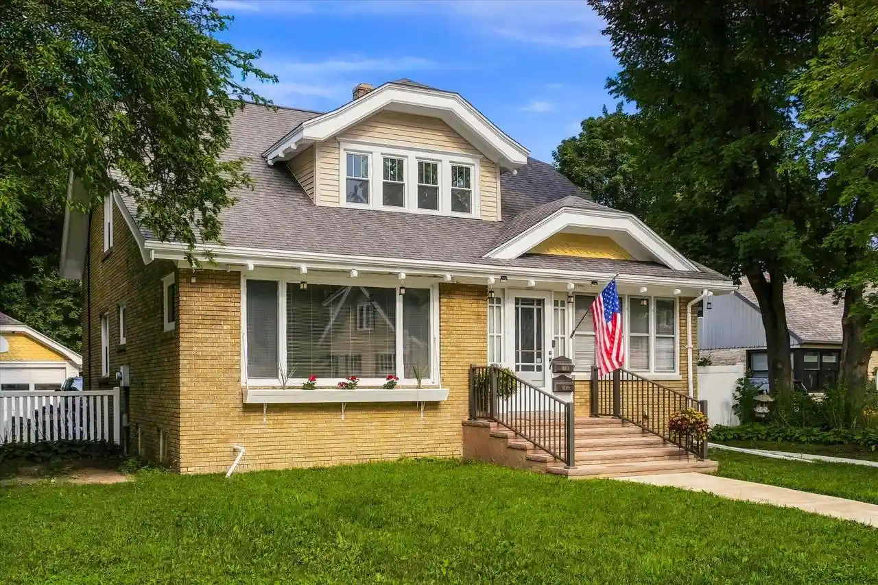 1st image of W65n780 Washington Avenue Avenue, Cedarburg, WI 53012 | MLS# 1970250