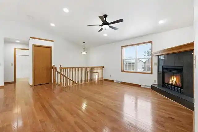3rd image of 330 Wait Ln Ln, Platteville, WI 53818
