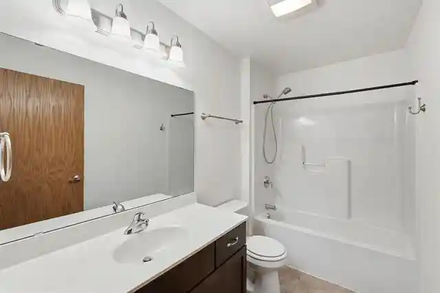 5th image of 330 Wait Ln Ln, Platteville, WI 53818