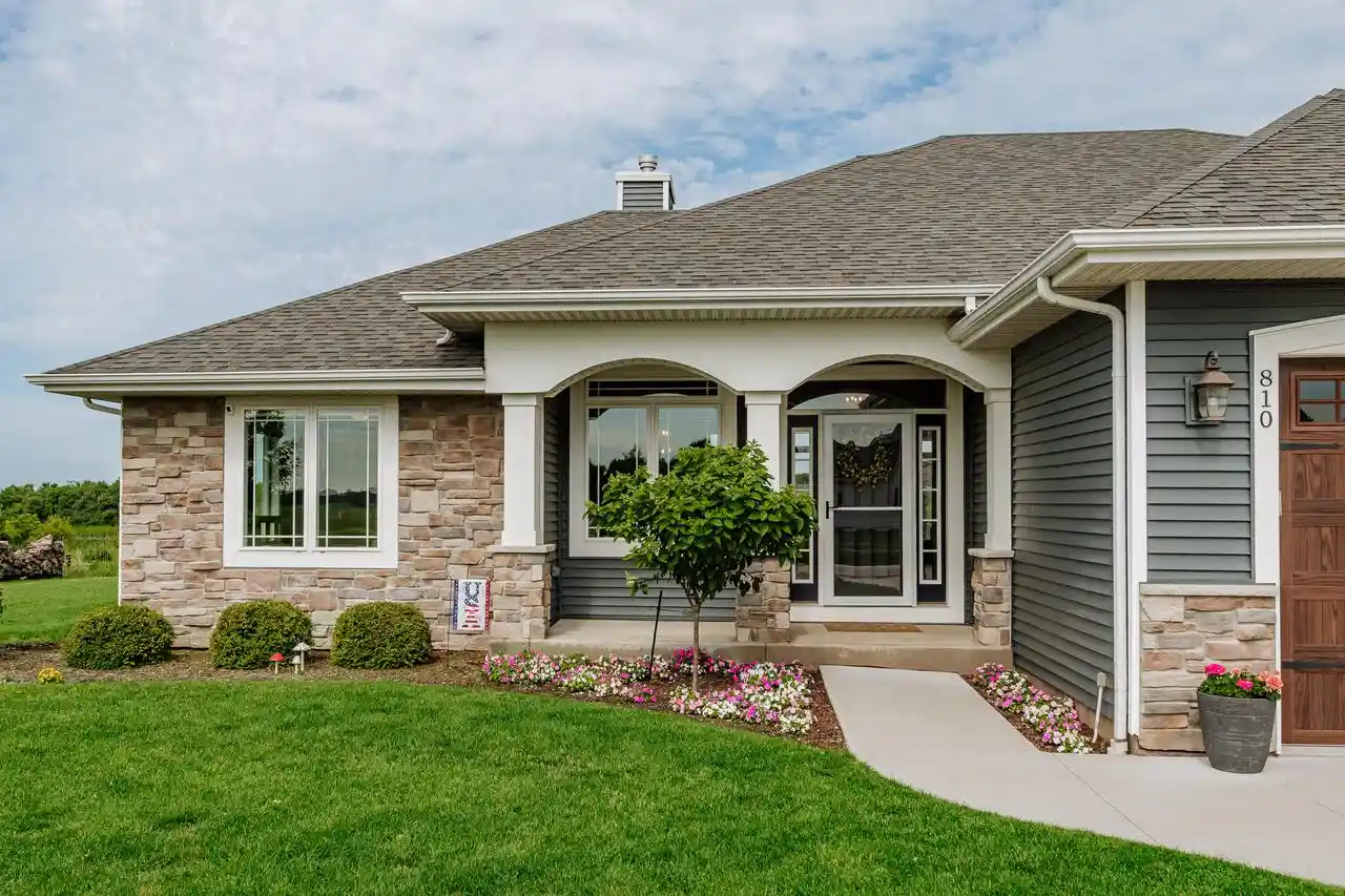2nd image of 810 Westwind Dr Dr, Eagle, WI 53119 | MLS# 1970254
