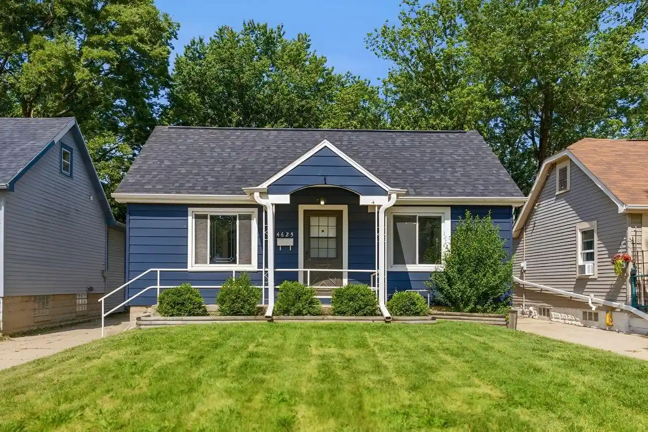 Homes for sale in Glendale, WI | 4625 N River Park Boulevard Boulevard, Glendale, WI 53209 | MLS# 1970257