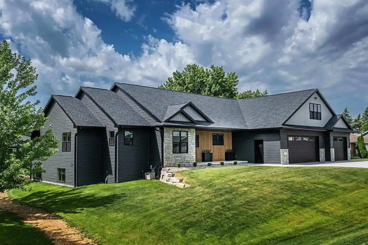 Photo 1 of Single family home for sale at 805 E Evergreen Dr Dr, Kaukauna, WI 54130 | MLS# 50328526 | Listing updated on 2026-07-28