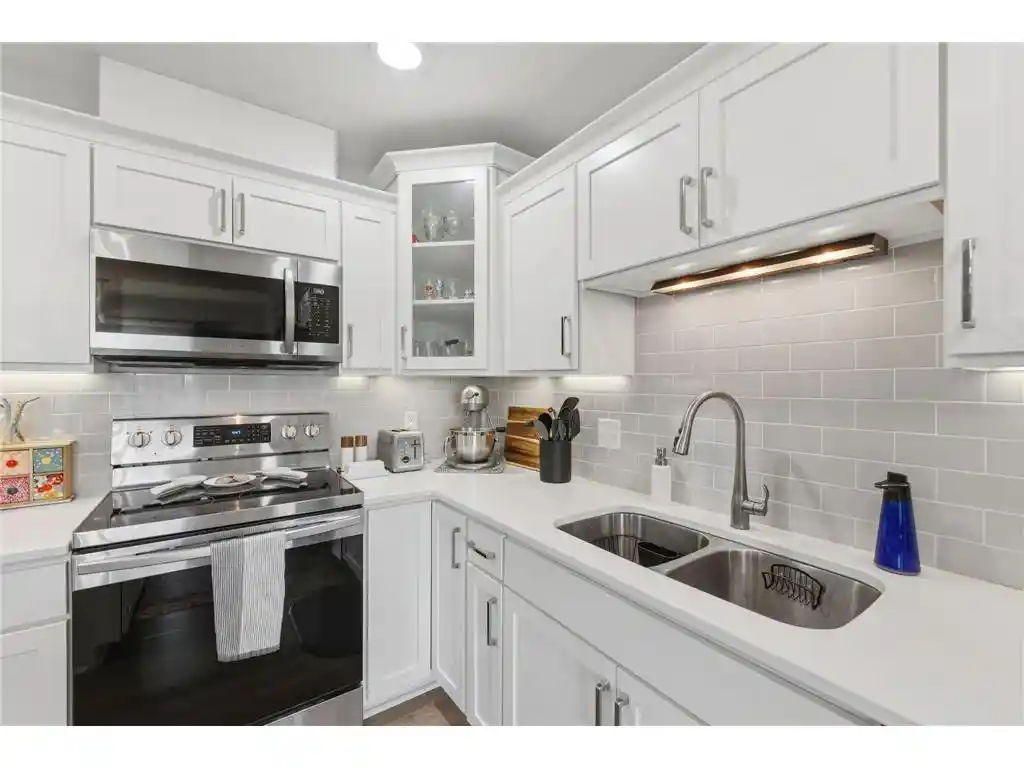 3rd image of 1581 Keanan Lane Lane, Altoona, WI 54720 | MLS# 7093842