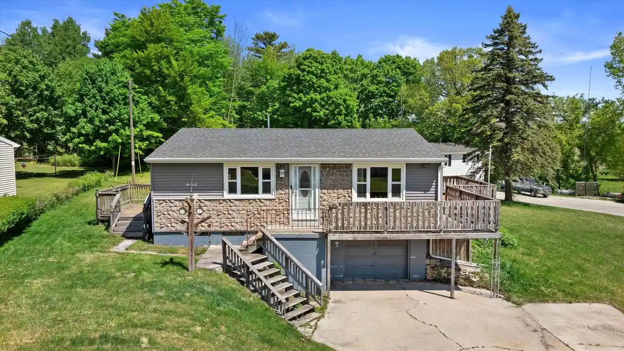 Homes for sale in Mishicot, WI | 959 Laduron Dr Dr, Mishicot, WI 54228 | MLS# 1970278