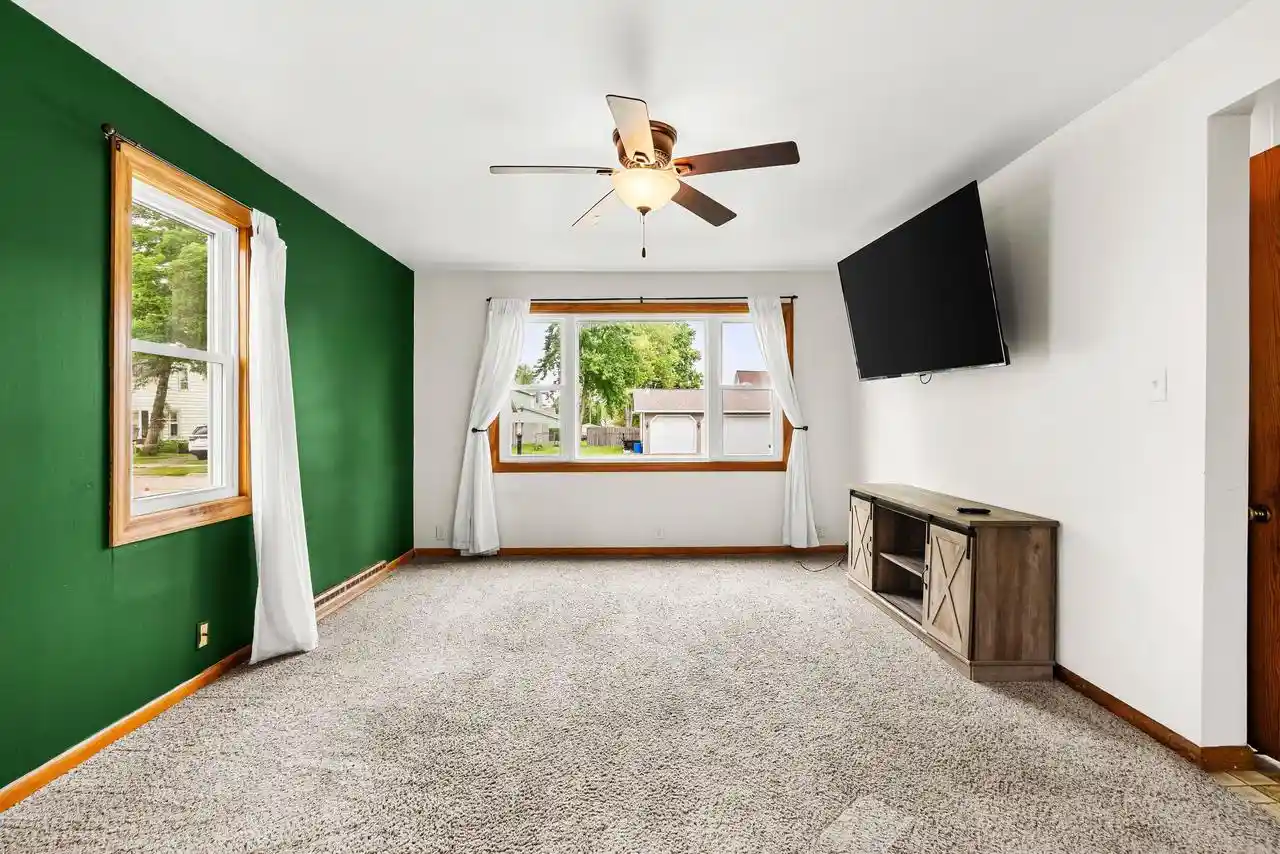 Homes for sale in New London, WI | 116 E Law Street Street, New London, WI 54961 | MLS# 50328571