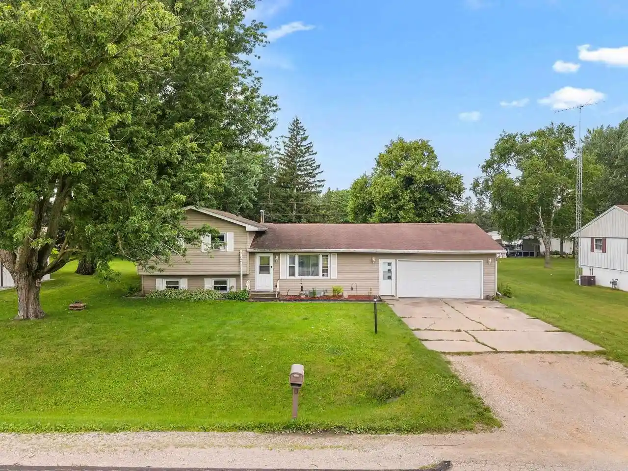 Homes for sale in Ripon, WI | 14 Arcade Glen Road Road, Ripon, WI 54971 | MLS# 2027395