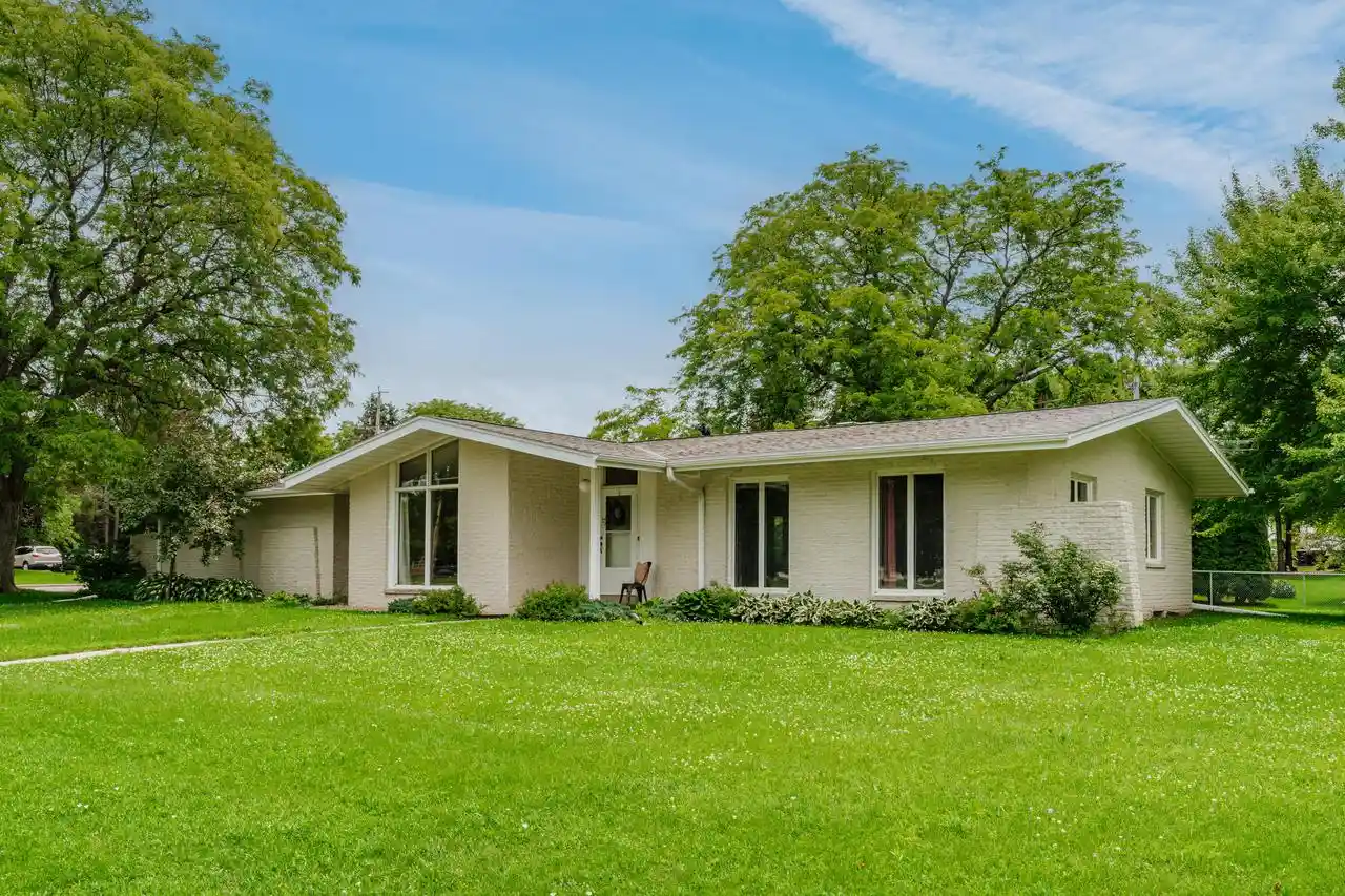 1st image of 201 Roberts Dr Dr, Mukwonago, WI 53149 | MLS# 1970283