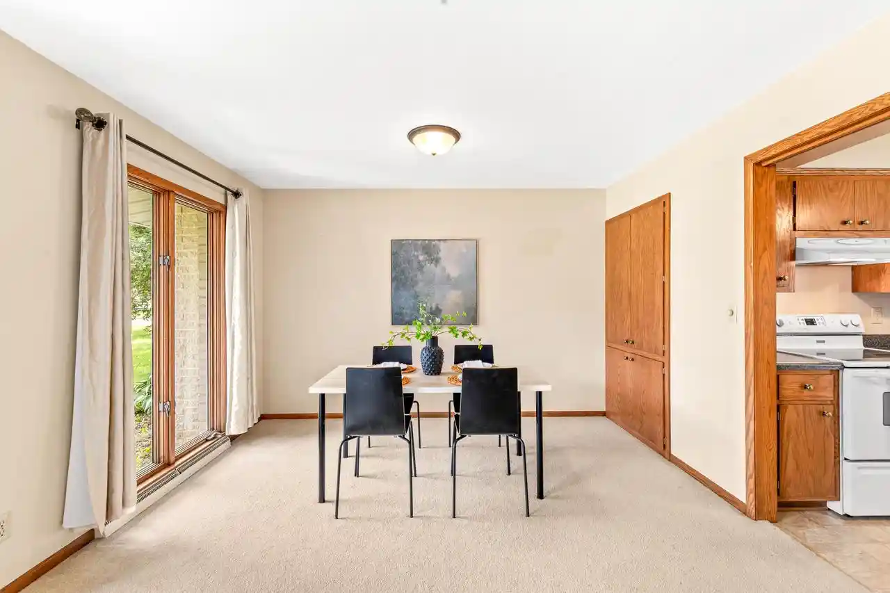 5th image of 201 Roberts Dr Dr, Mukwonago, WI 53149 | MLS# 1970283