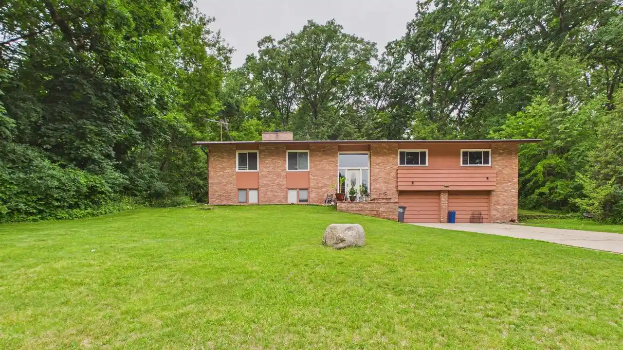 Photo 1 of Single family home for sale at 2450 Brenner Pl Pl, Green Bay, WI 54301 | MLS# 50328560 | Listing updated on 2026-09-14