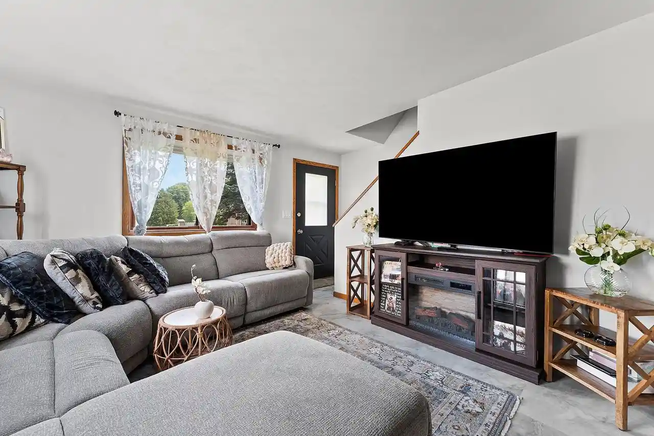 Photo 4 of Condo for sale at 2529 Fond Du Lac Road Road, Oshkosh, WI 54902 | MLS# 50328578 | Listing updated on 2026-08-11