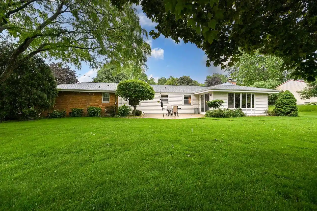37th image of 4185 Imperial Dr Dr, Brookfield, WI 53045 | MLS# 1970303