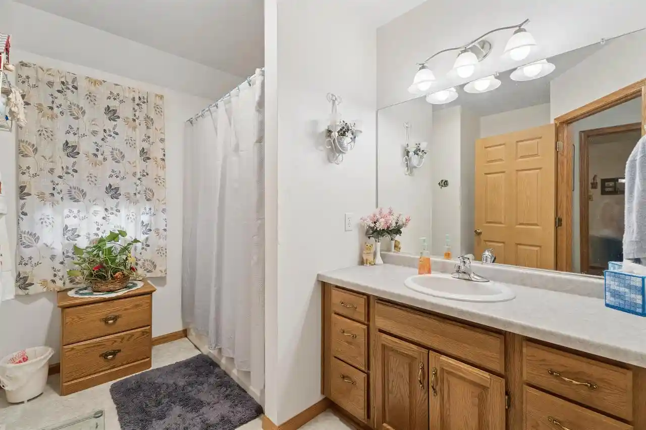 Homes for sale in Menasha, WI | 1123 Stillmeadow Lane Lane, Menasha, WI 54952 | MLS# 50328609
