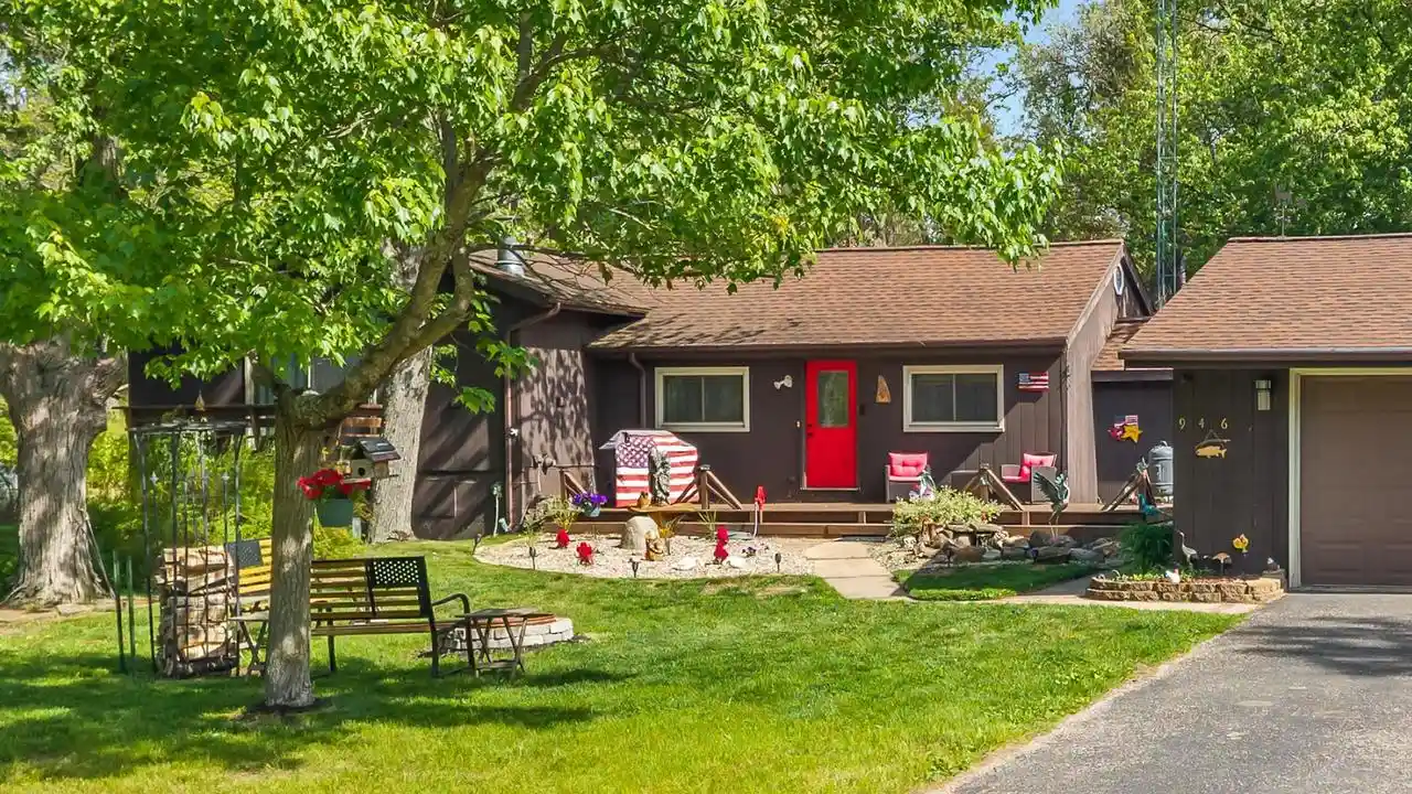 1st image of 946 Gale Dr Dr, Wisconsin Dells, WI 53965 | MLS# 2027418