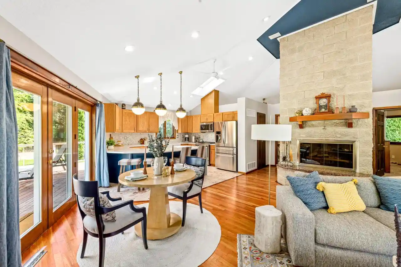 4th image of 24026 W Oakwood Lane Lane, Kansasville, WI 53139 | MLS# 1970324