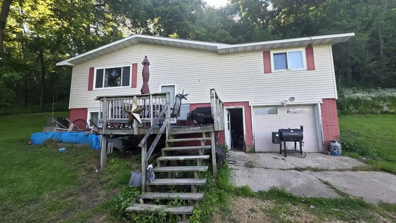 Homes for sale in Cassville, WI | 9866 Rattlesnake Road Road, Cassville, WI 53806 | MLS# 2027425