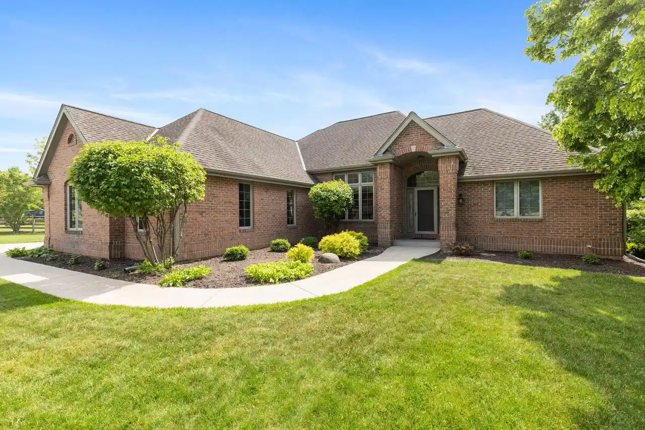 1st image of W260n2961 Steeplechase Dr Dr, Pewaukee, WI 53072 | MLS# 1970343