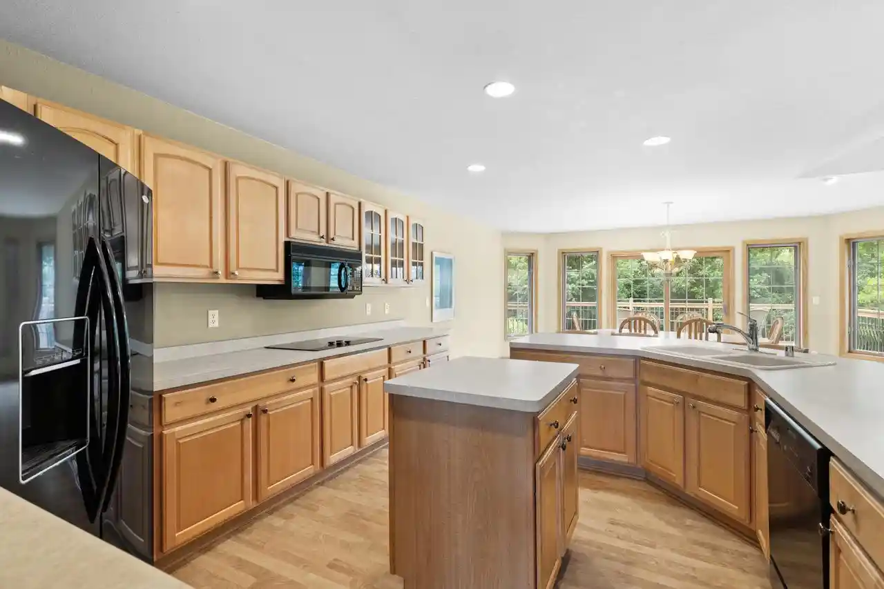 2nd image of W260n2961 Steeplechase Dr Dr, Pewaukee, WI 53072 | MLS# 1970343