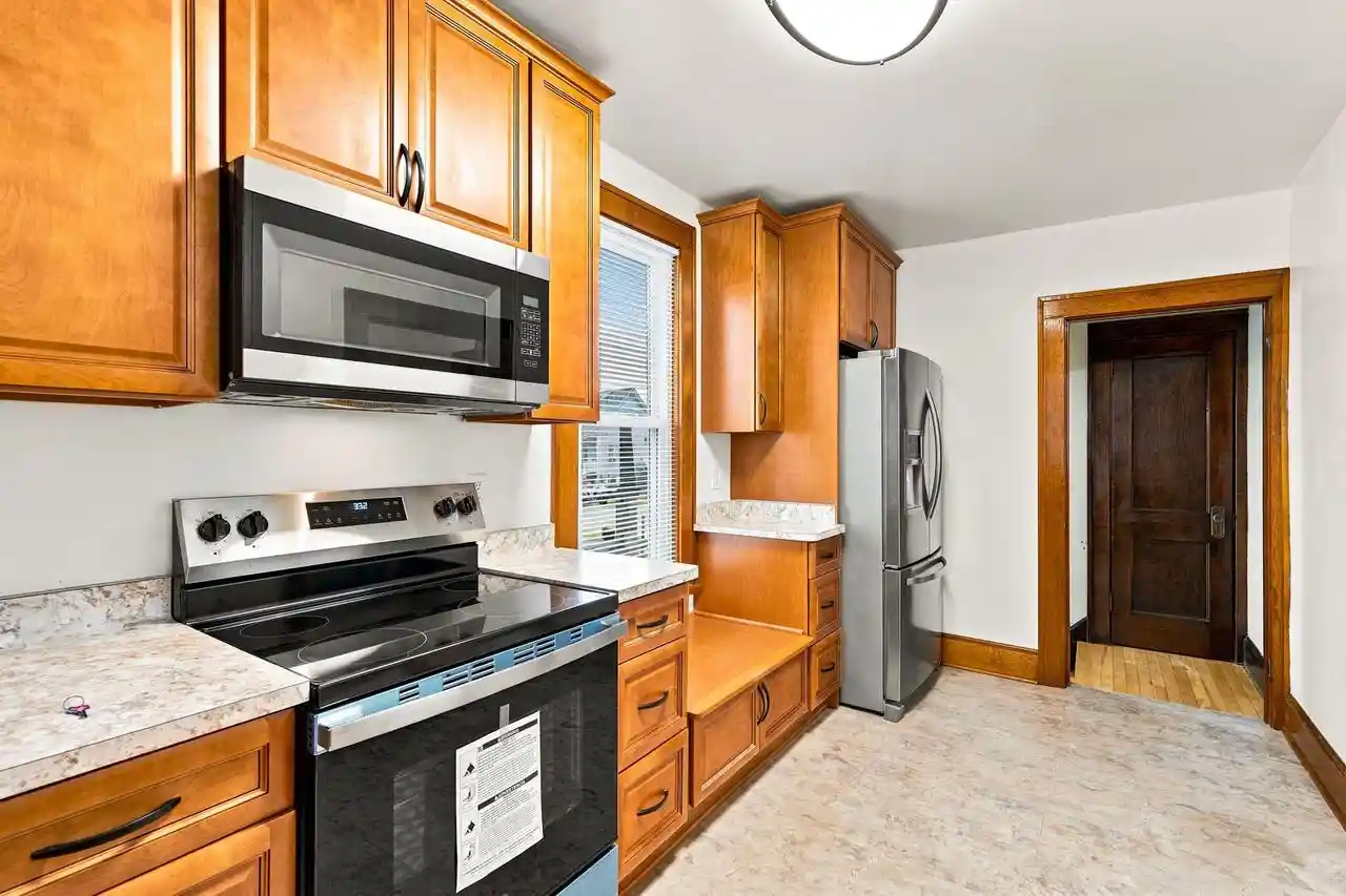 Homes for sale in South Milwaukee, WI | 905 Manitoba Avenue Avenue, South Milwaukee, WI 53172 | MLS# 1970356