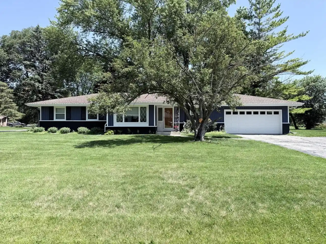 Homes for sale in Brown Deer, WI | 9050 N Silver Brook Lane Lane, Brown Deer, WI 53223 | MLS# 1970369