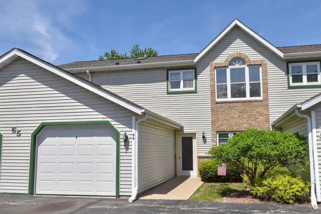 Homes for sale in Hartford, WI | 65 Stacy Lynn Lane Lane #B, Hartford, WI 53027 | MLS# 1970375