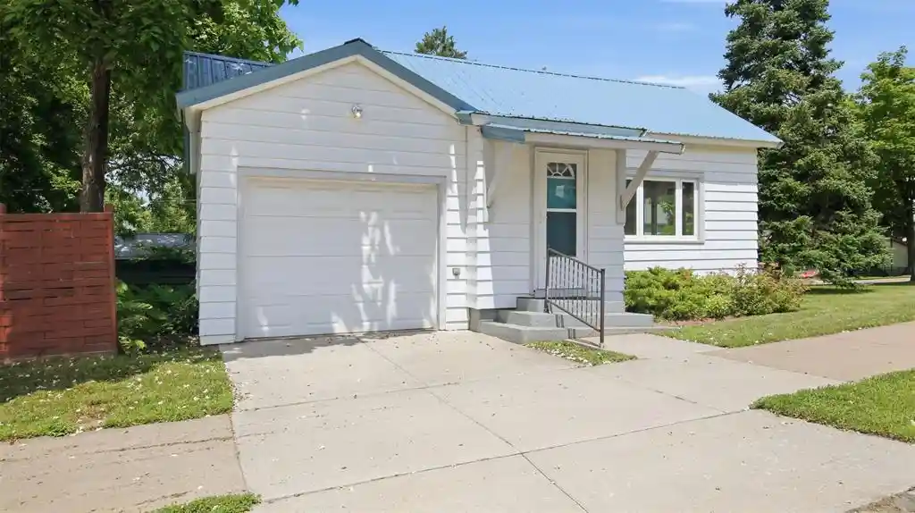 Homes for sale in Chippewa Falls, WI | 222 E Grand Avenue Avenue, Chippewa Falls, WI 54729 | MLS# 1602755