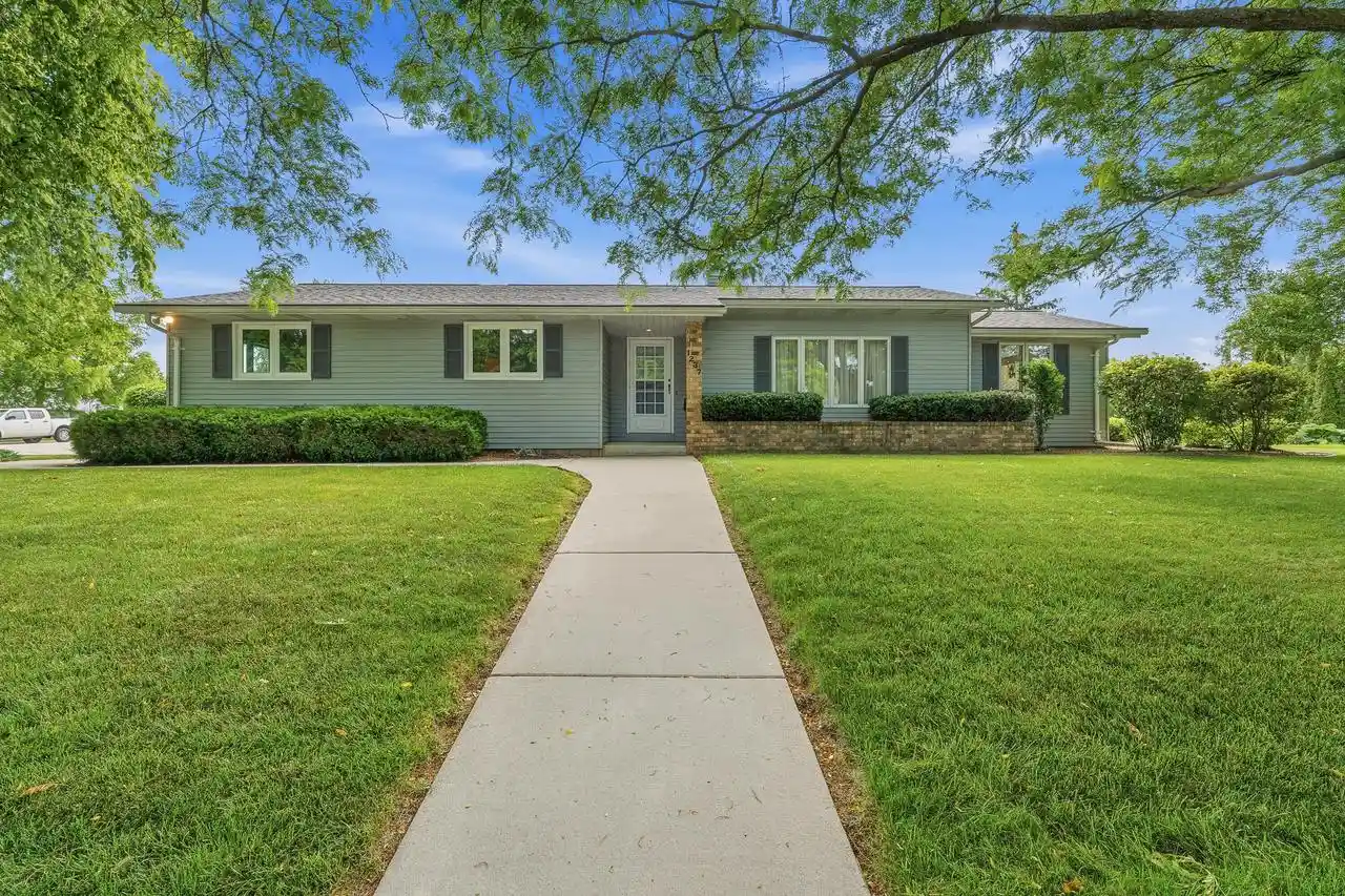 Homes for sale in Howards Grove, WI | 1237 Audubon Road Road, Howards Grove, WI 53083 | MLS# 1970388