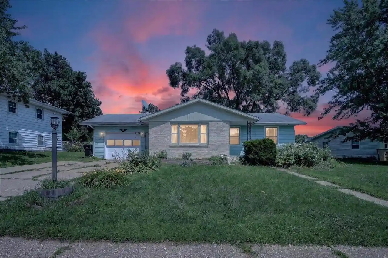 Homes for sale in Beloit, WI | 1941 Masters Street Street, Beloit, WI 53511 | MLS# 2027452