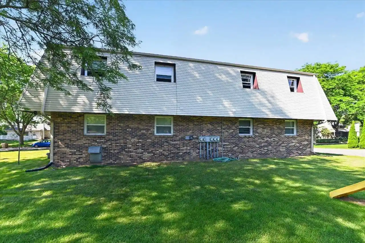 2nd image of 5110 Pebblebrook Dr Dr, Madison, WI 53716 | MLS# 2027451