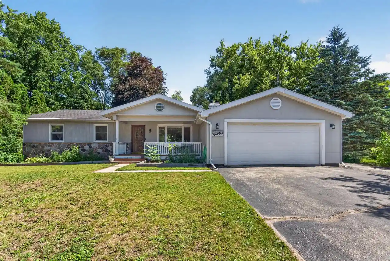 Homes for sale in Fredonia, WI | 240 Meadowbrook Dr Dr, Fredonia, WI 53021 | MLS# 1970392