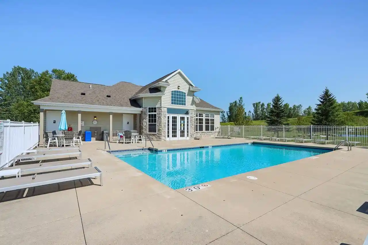 1st image of N17w26495 Meadowgrass Circle Circle #E, Pewaukee, WI 53072 | MLS# 1970403