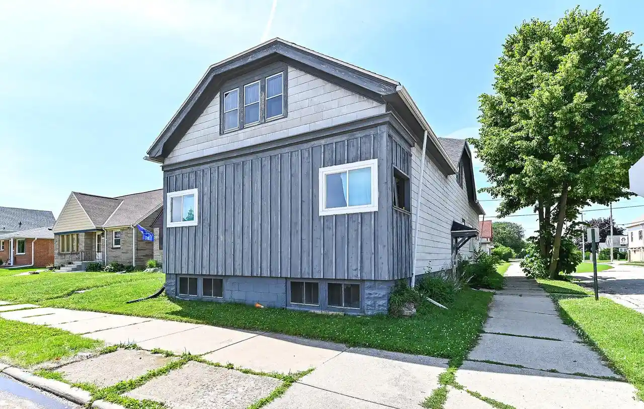 Homes for sale in South Milwaukee, WI | 1523 Minnesota Avenue Avenue, South Milwaukee, WI 53172 | MLS# 1970407