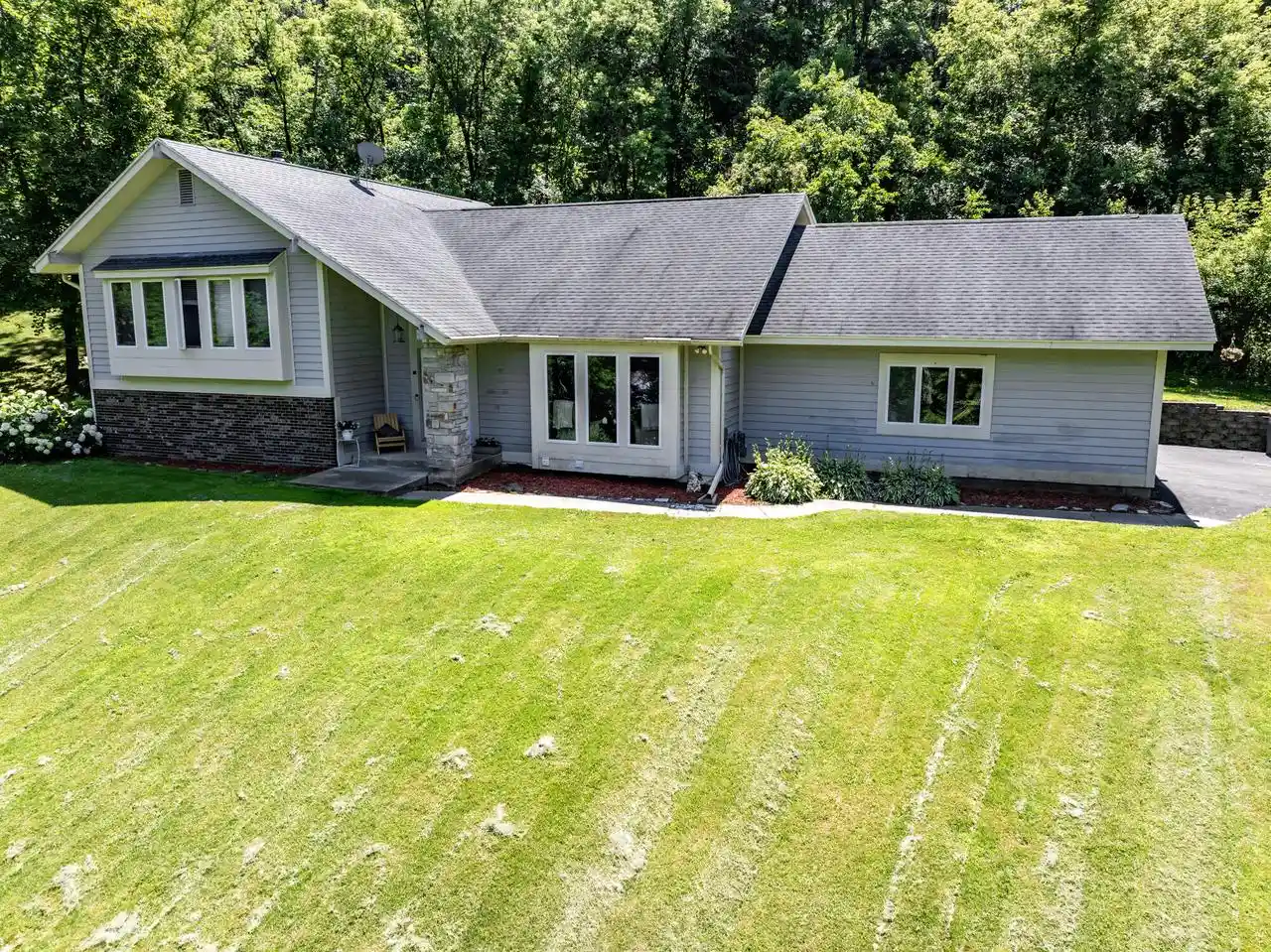 Photo 1 of Single family home for sale at 5371 Horseshoe Pl W Pl W, La Crosse, WI 54601 | MLS# 1970408 | Listing updated on 2026-09-03