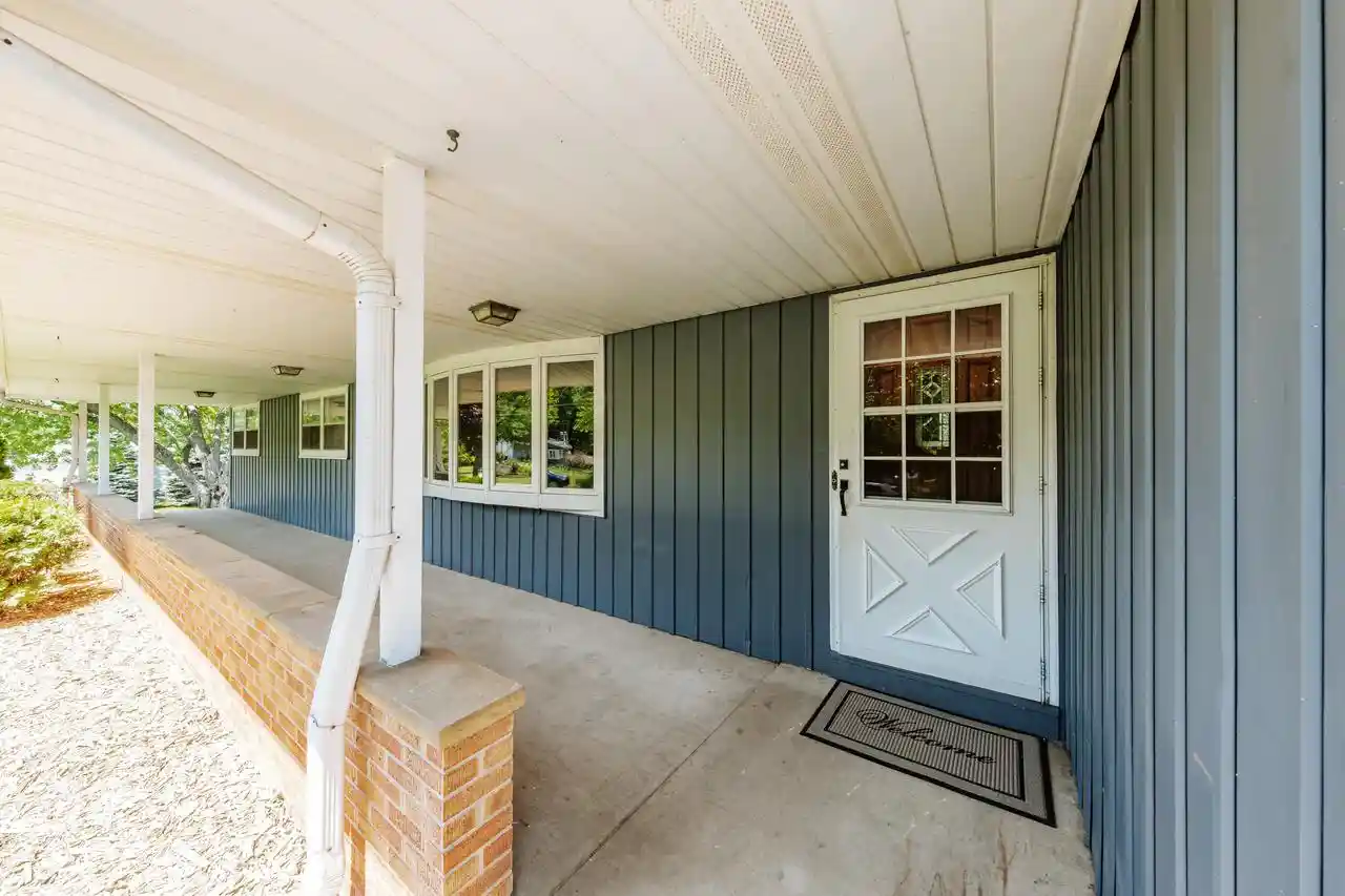 Homes for sale in New Berlin, WI | 21670 W Glengarry Road Road, New Berlin, WI 53146 | MLS# 1970412