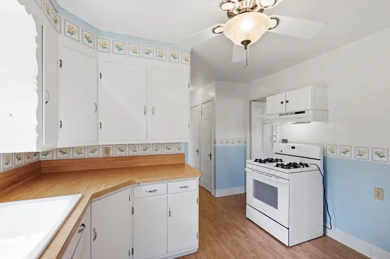 Homes for sale in Beloit, WI | 727 Mckinley Avenue Avenue, Beloit, WI 53511 | MLS# 2027471