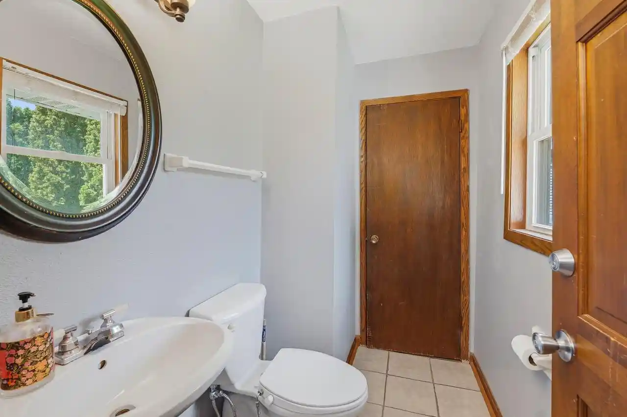 2nd image of 519 Scenic Dr E Dr E, West Bend, WI 53090 | MLS# 1970423