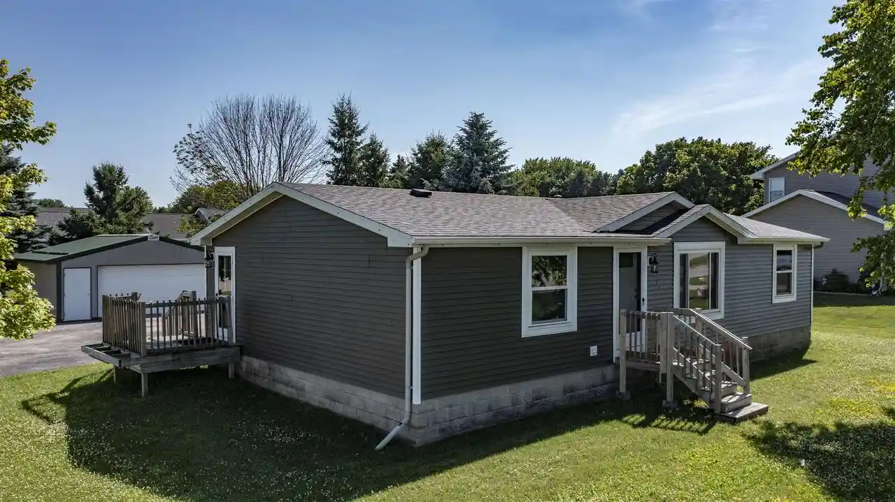 Homes for sale in New London, WI | 500 Pheasant Dr Dr, New London, WI 54961 | MLS# 50328648