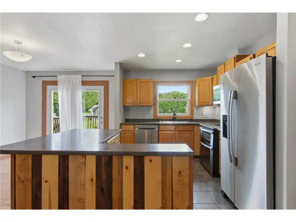 2nd image of 915 W Marshall Street Street, Rice Lake, WI 54868 | MLS# 7105075