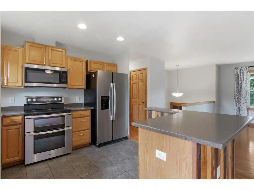 3rd image of 915 W Marshall Street Street, Rice Lake, WI 54868 | MLS# 7105075