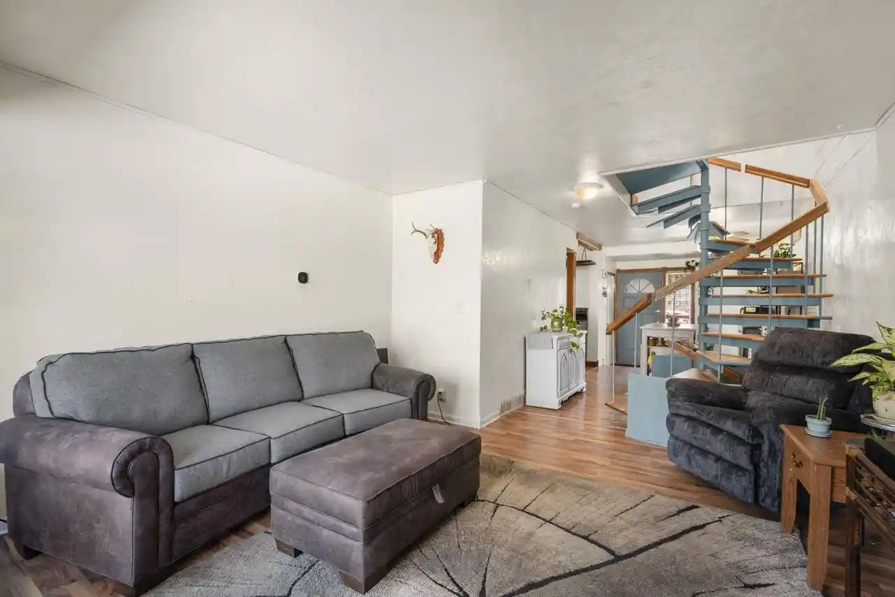 Homes for sale in South Milwaukee, WI | 3333 5Th Avenue Avenue #5D, South Milwaukee, WI 53172 | MLS# 1970431