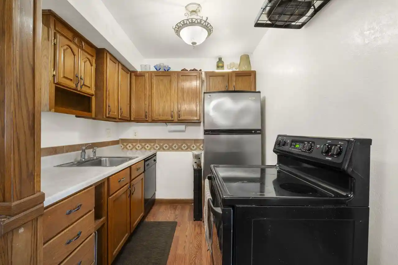Homes for sale in South Milwaukee, WI | 3333 5Th Avenue Avenue #5D, South Milwaukee, WI 53172 | MLS# 1970431