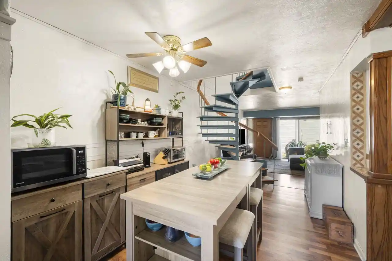 Homes for sale in South Milwaukee, WI | 3333 5Th Avenue Avenue #5D, South Milwaukee, WI 53172 | MLS# 1970431