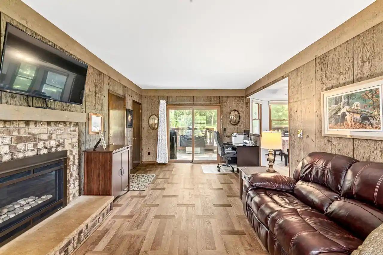 3rd image of S74W26260 Green Mountain Dr Dr, Waukesha, WI 53189 | MLS# 1970436