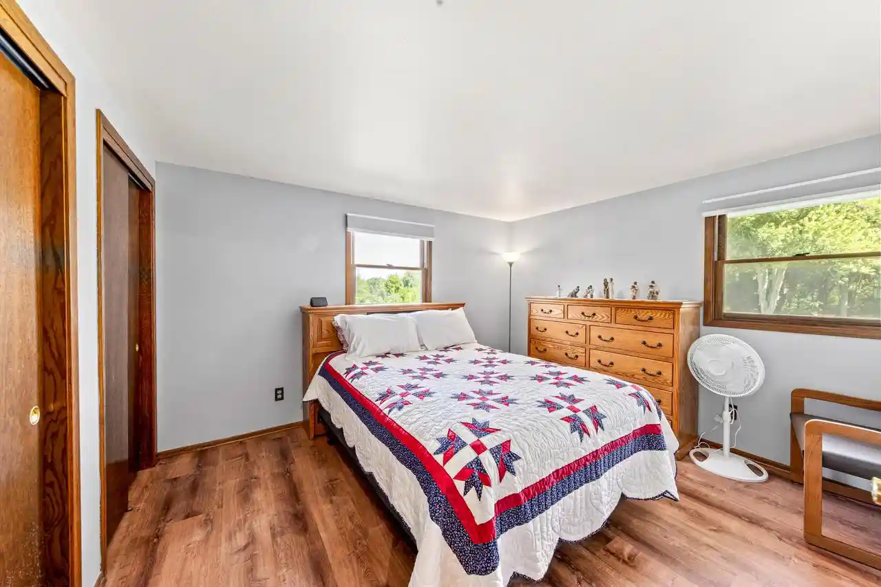 5th image of S74W26260 Green Mountain Dr Dr, Waukesha, WI 53189 | MLS# 1970436