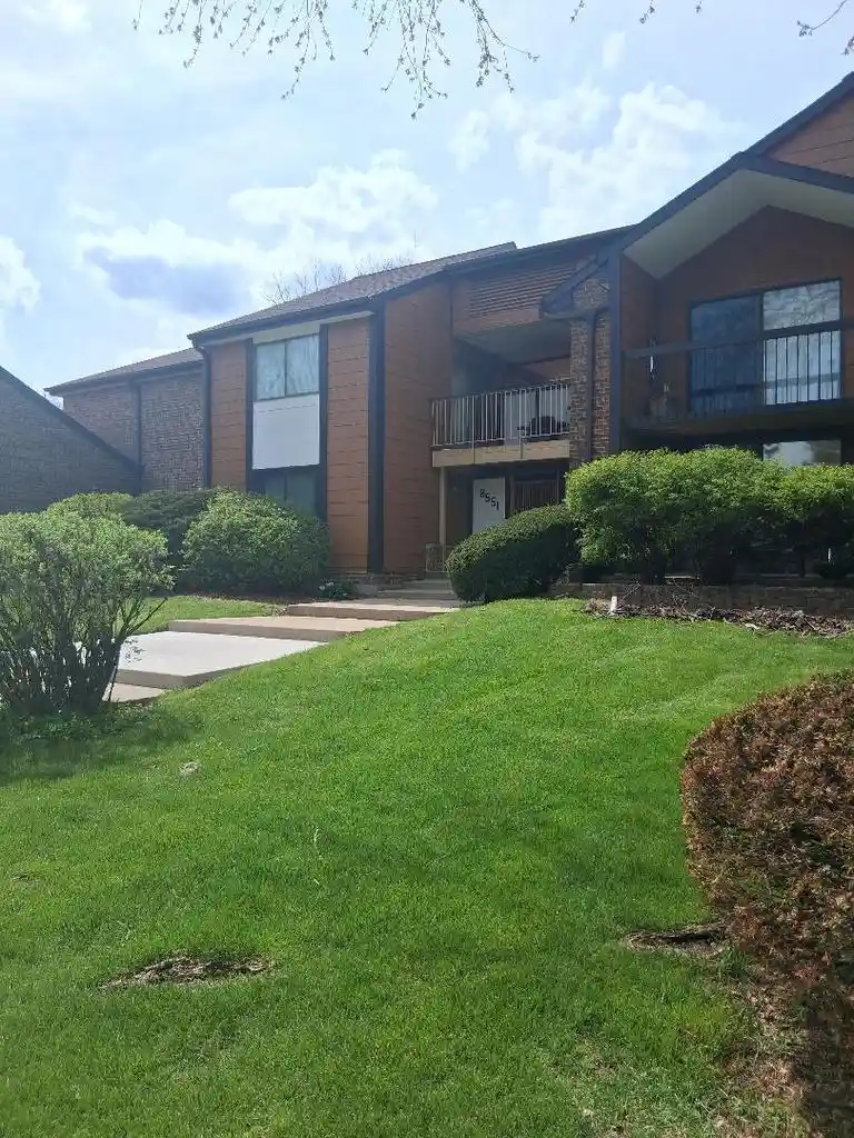Listing Photo 5 - Condo for sale in building located at 8551 N Servite Dr Dr, Milwaukee, WI 53223 - Unit #215