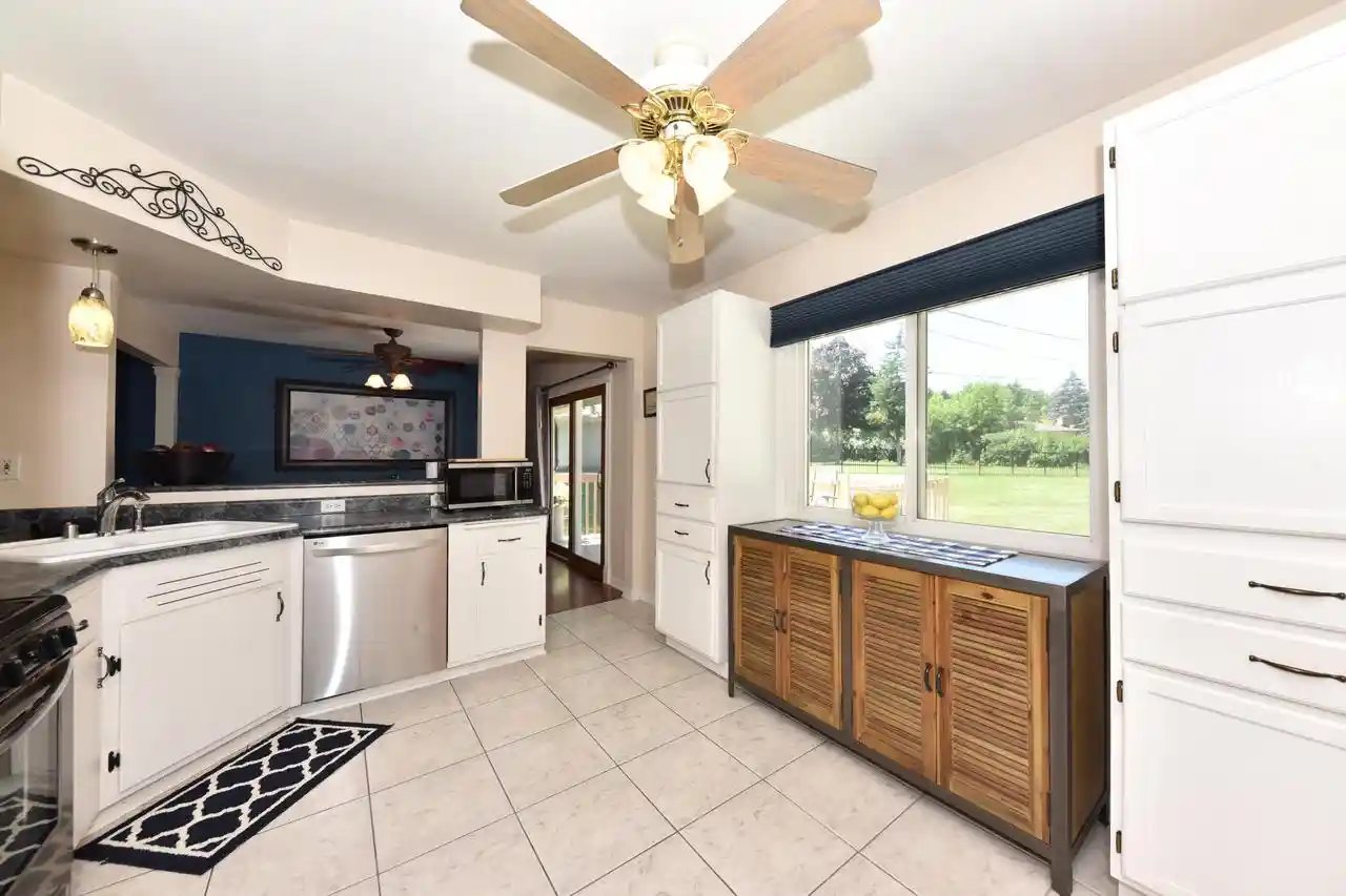 Homes for sale in New Berlin, WI | 5215 S Balboa Dr Dr, New Berlin, WI 53151 | MLS# 1970453