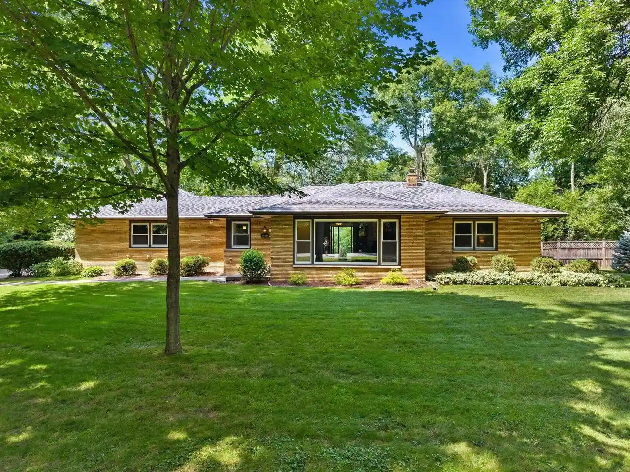 Homes for sale in New Berlin, WI | 19500 W Pinecrest Lane Lane, New Berlin, WI 53146 | MLS# 1970461