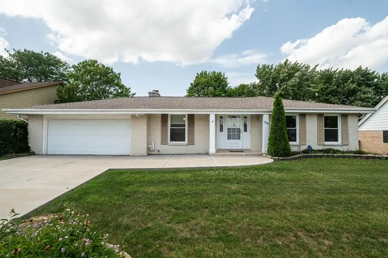 Homes for sale in New Berlin, WI | 12600 W Wilbur Dr Dr, New Berlin, WI 53151 | MLS# 1970475